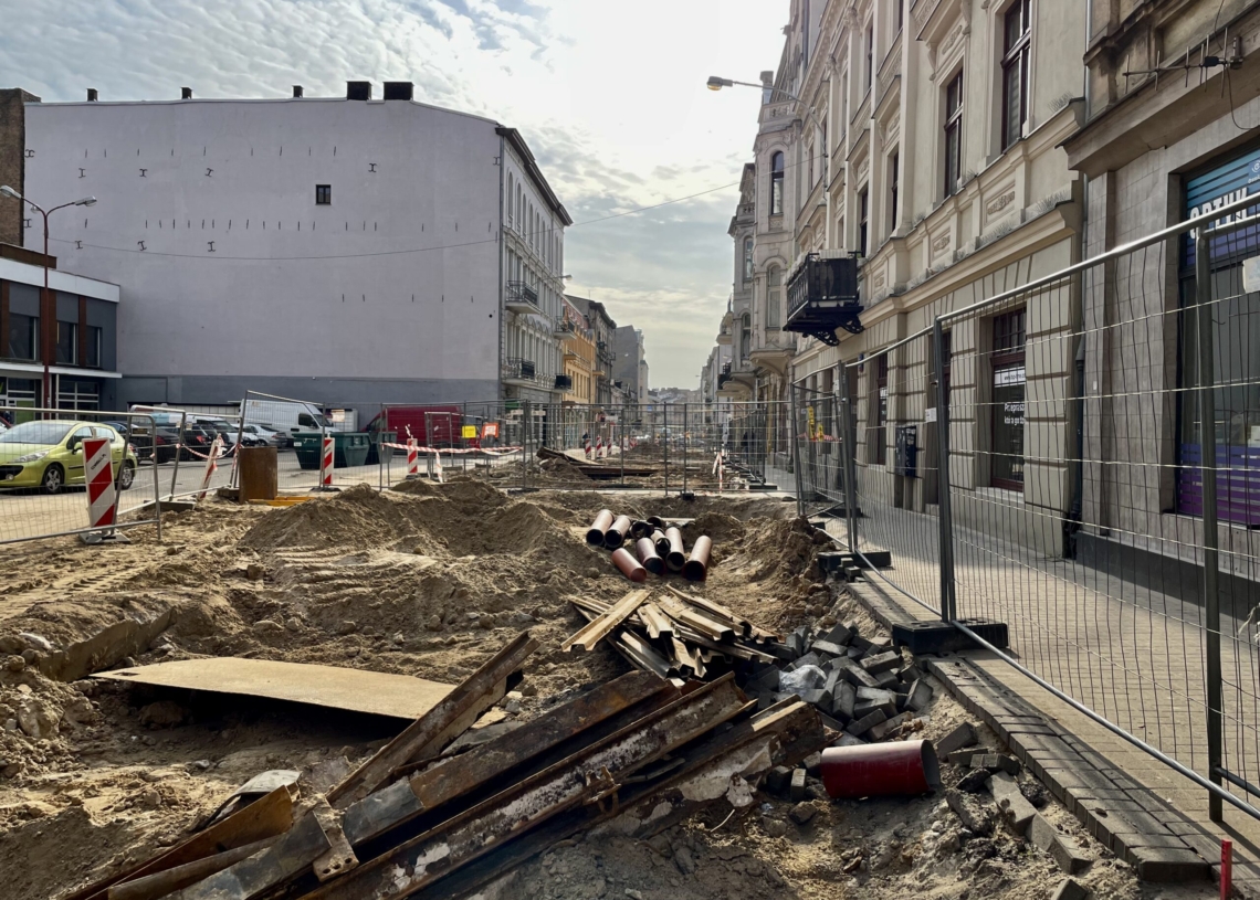 Jak postępuje modernizacja Legionów? Minęło 5 miesięcy od rozpoczęcia prac [ZDJĘCIA + WIDEO]