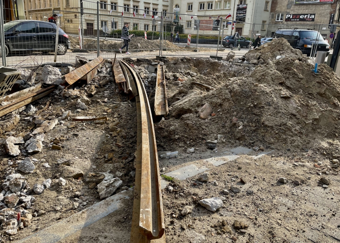Jak postępuje modernizacja Legionów? Minęło 5 miesięcy od rozpoczęcia prac [ZDJĘCIA + WIDEO]