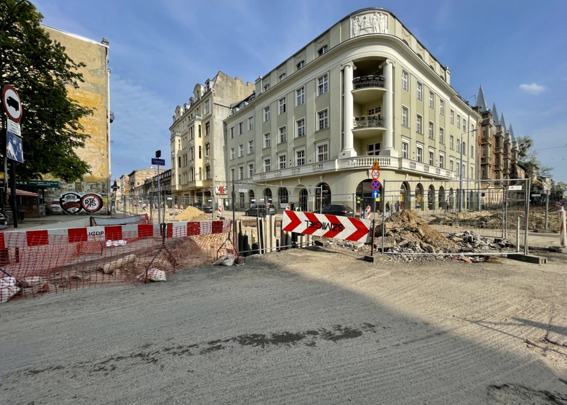 Jak postępuje modernizacja Legionów? Minęło 5 miesięcy od rozpoczęcia prac [ZDJĘCIA + WIDEO]
