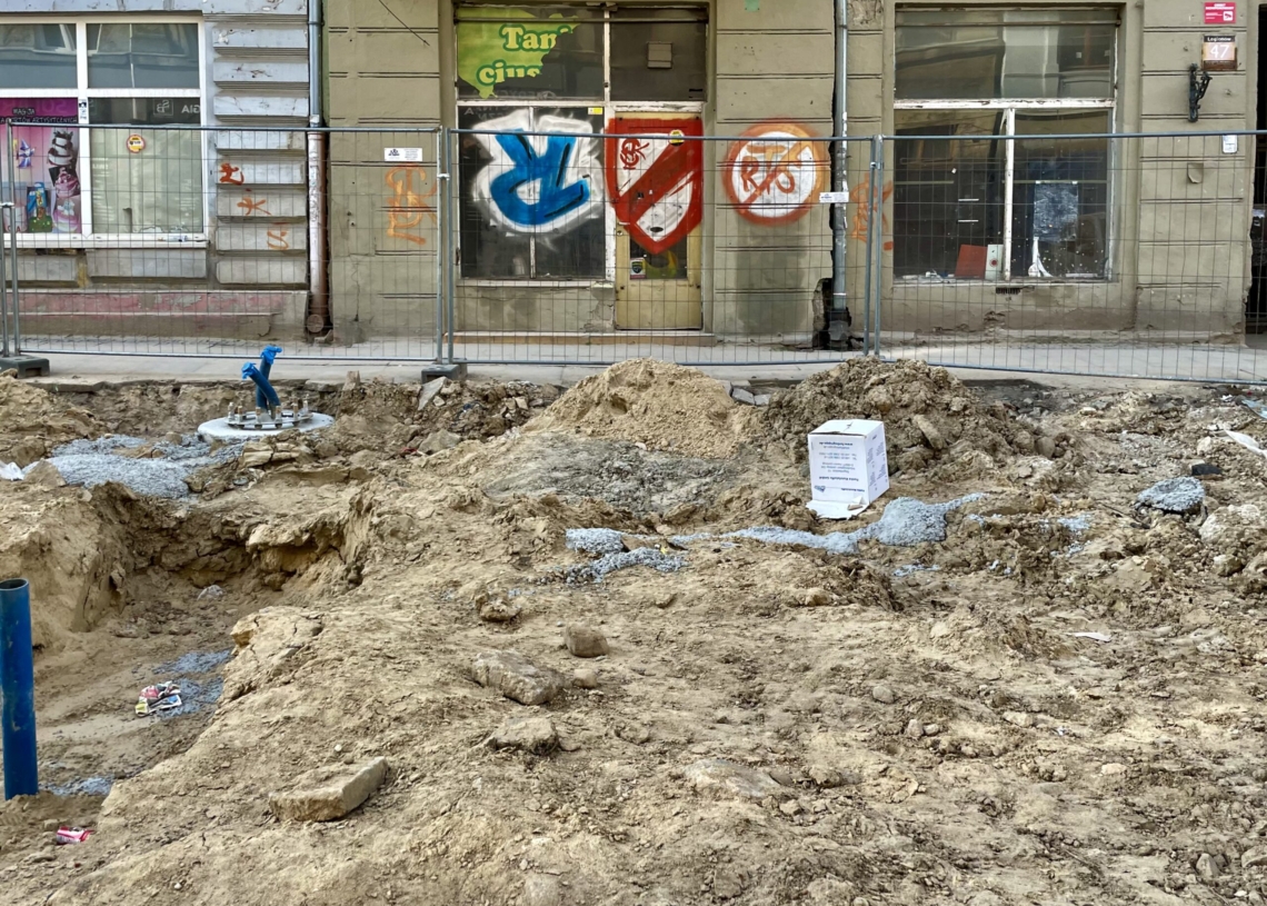 Jak postępuje modernizacja Legionów? Minęło 5 miesięcy od rozpoczęcia prac [ZDJĘCIA + WIDEO]