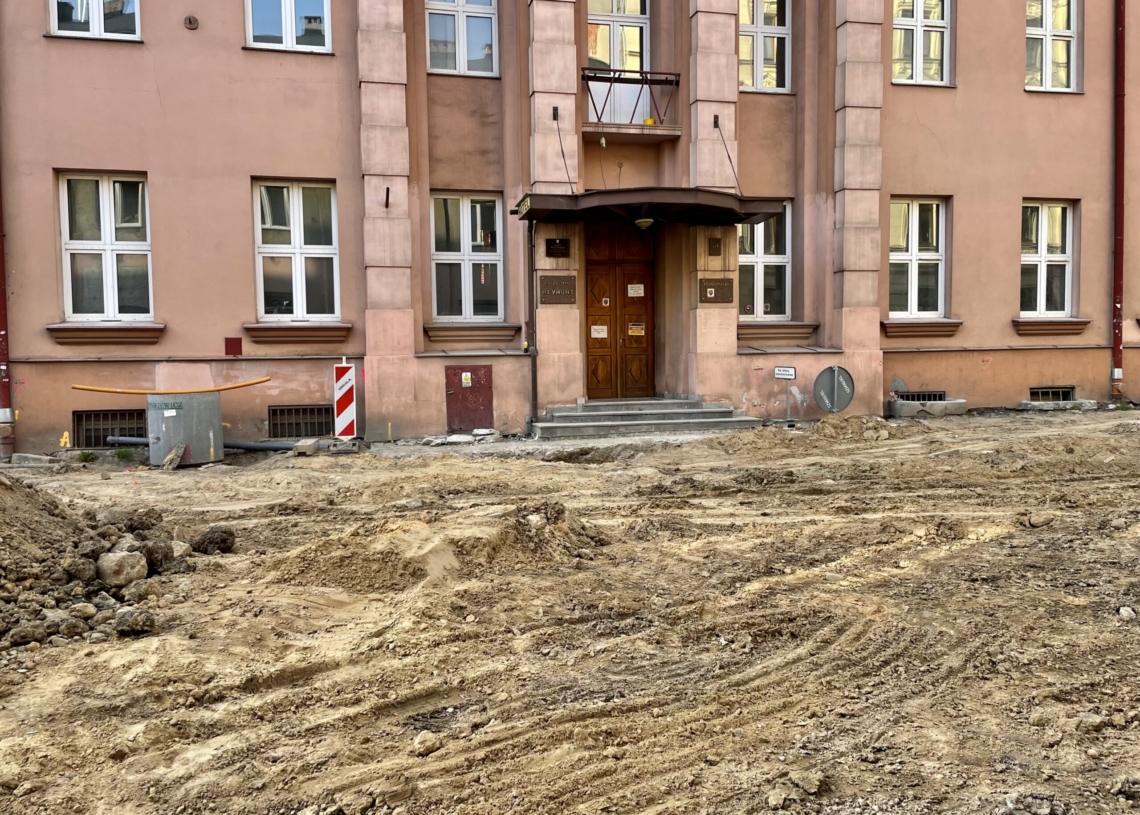 Jak postępuje modernizacja Legionów? Minęło 5 miesięcy od rozpoczęcia prac [ZDJĘCIA + WIDEO]