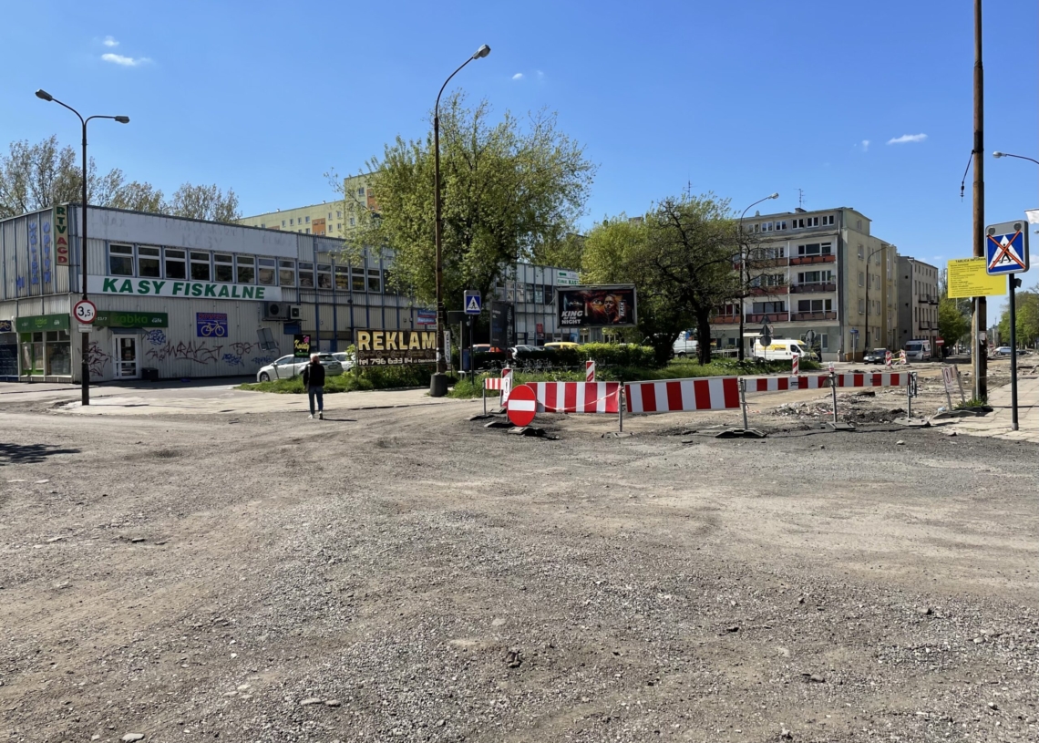 Mija miesiąc od rozpoczęcia modernizacji drugiej części Przybyszewskiego. Jak postępują prace? [ZDJĘCIA + WIDEO]