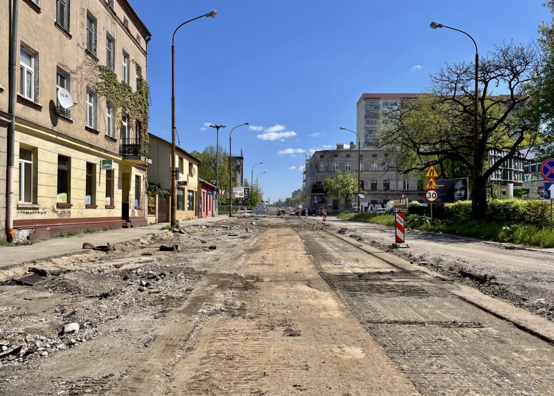 Mija miesiąc od rozpoczęcia modernizacji drugiej części Przybyszewskiego. Jak postępują prace? [ZDJĘCIA + WIDEO]