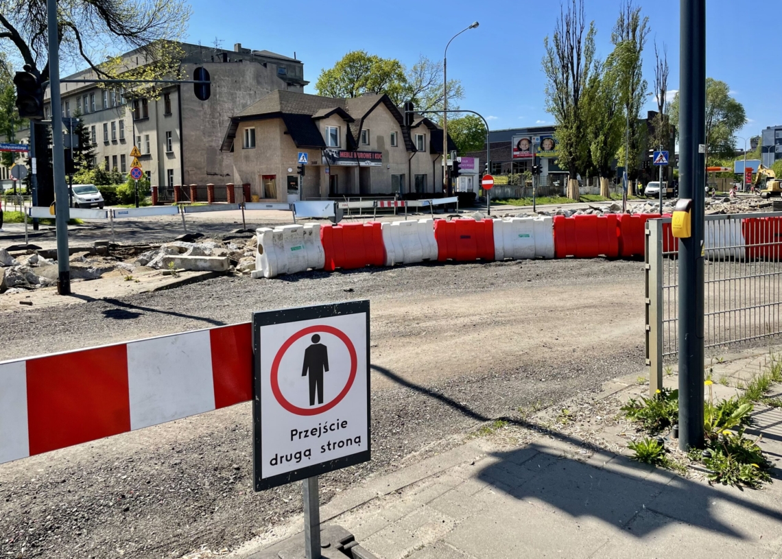 Mija miesiąc od rozpoczęcia modernizacji drugiej części Przybyszewskiego. Jak postępują prace? [ZDJĘCIA + WIDEO]