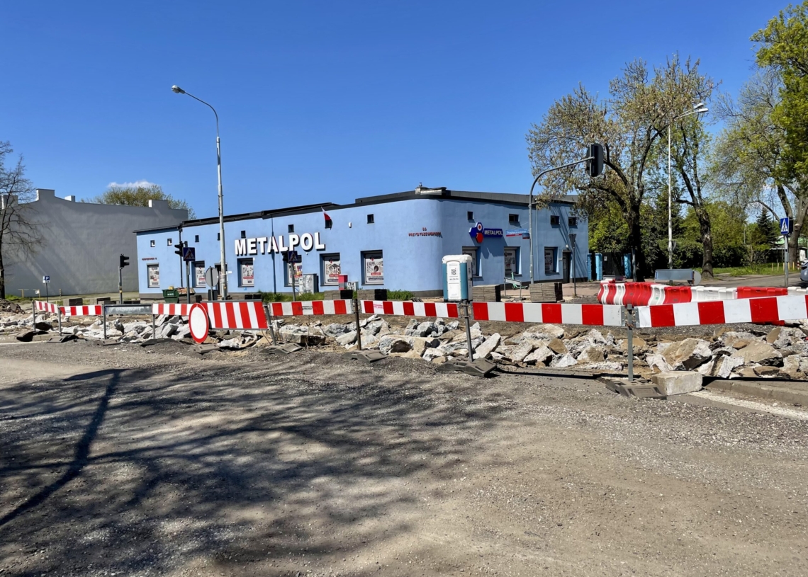 Mija miesiąc od rozpoczęcia modernizacji drugiej części Przybyszewskiego. Jak postępują prace? [ZDJĘCIA + WIDEO]