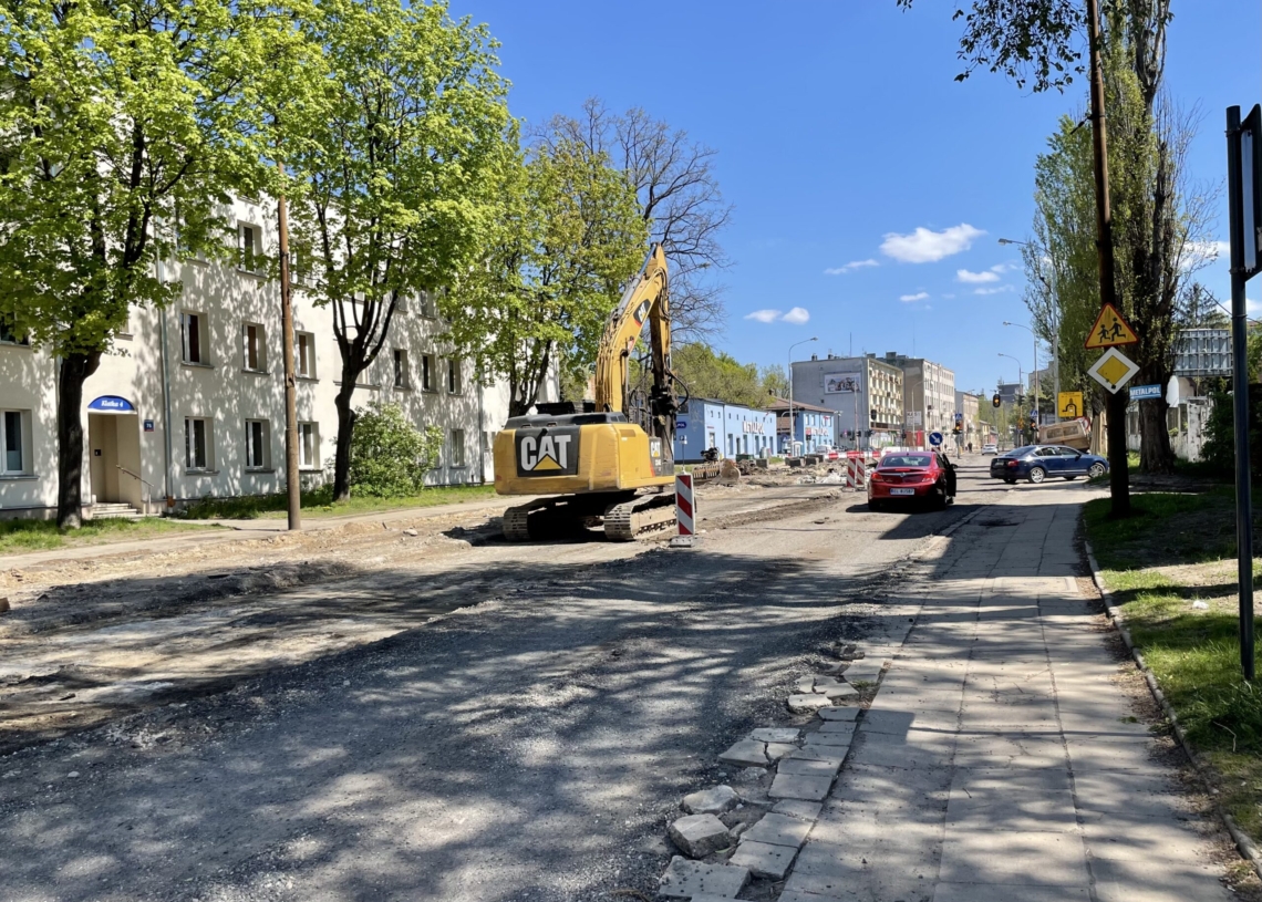 Mija miesiąc od rozpoczęcia modernizacji drugiej części Przybyszewskiego. Jak postępują prace? [ZDJĘCIA + WIDEO]