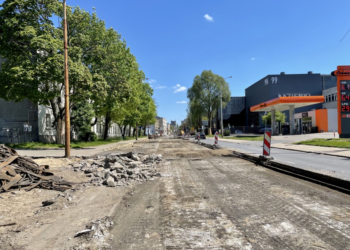Mija miesiąc od rozpoczęcia modernizacji drugiej części Przybyszewskiego. Jak postępują prace? [ZDJĘCIA + WIDEO]