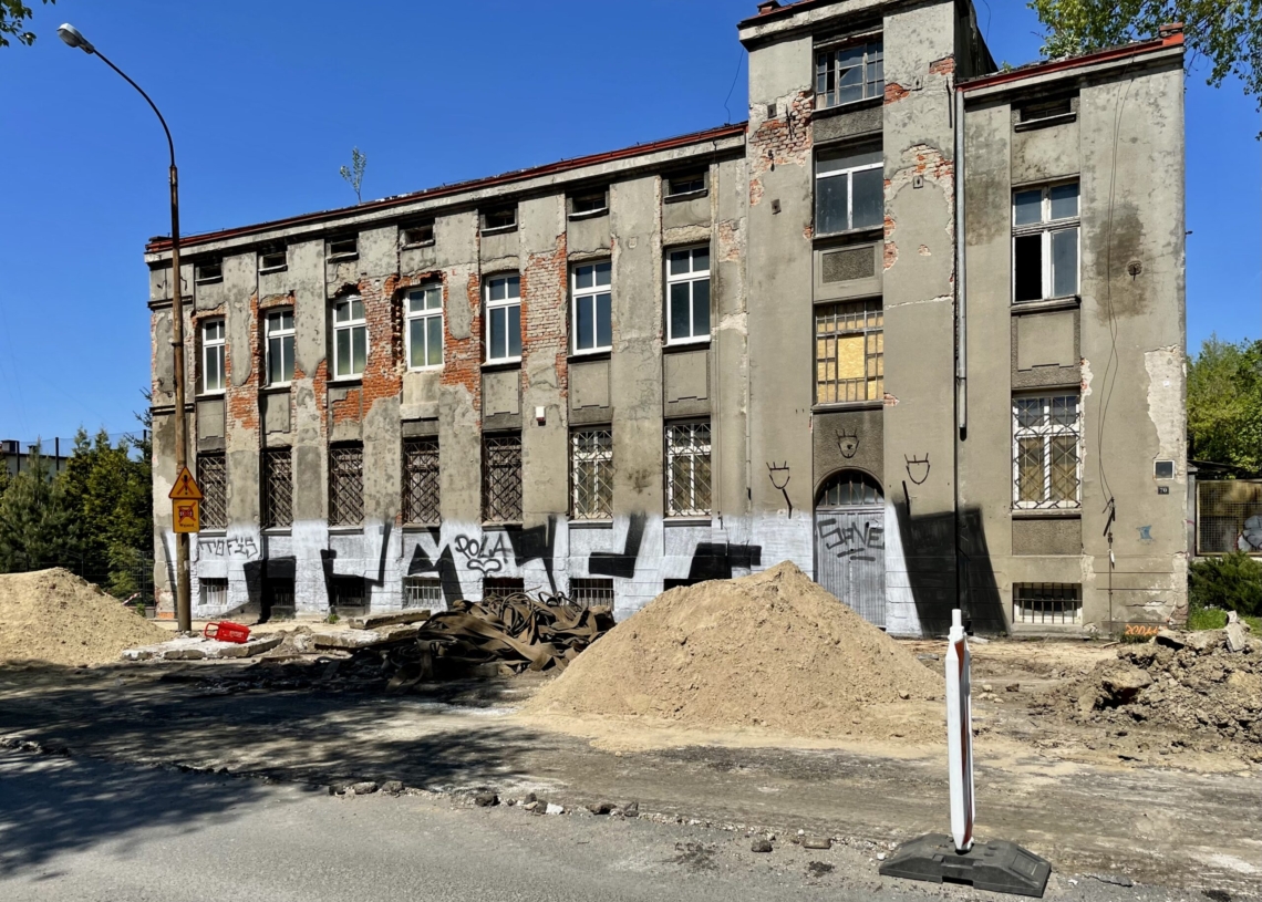 Mija miesiąc od rozpoczęcia modernizacji drugiej części Przybyszewskiego. Jak postępują prace? [ZDJĘCIA + WIDEO]
