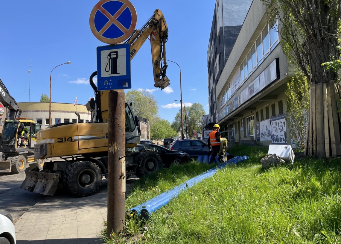 Mija miesiąc od rozpoczęcia modernizacji drugiej części Przybyszewskiego. Jak postępują prace? [ZDJĘCIA + WIDEO]