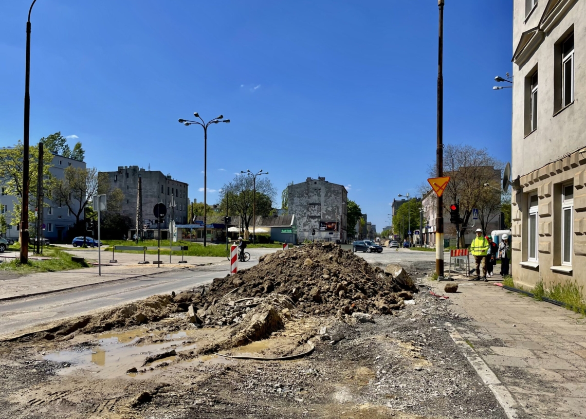 Mija miesiąc od rozpoczęcia modernizacji drugiej części Przybyszewskiego. Jak postępują prace? [ZDJĘCIA + WIDEO]