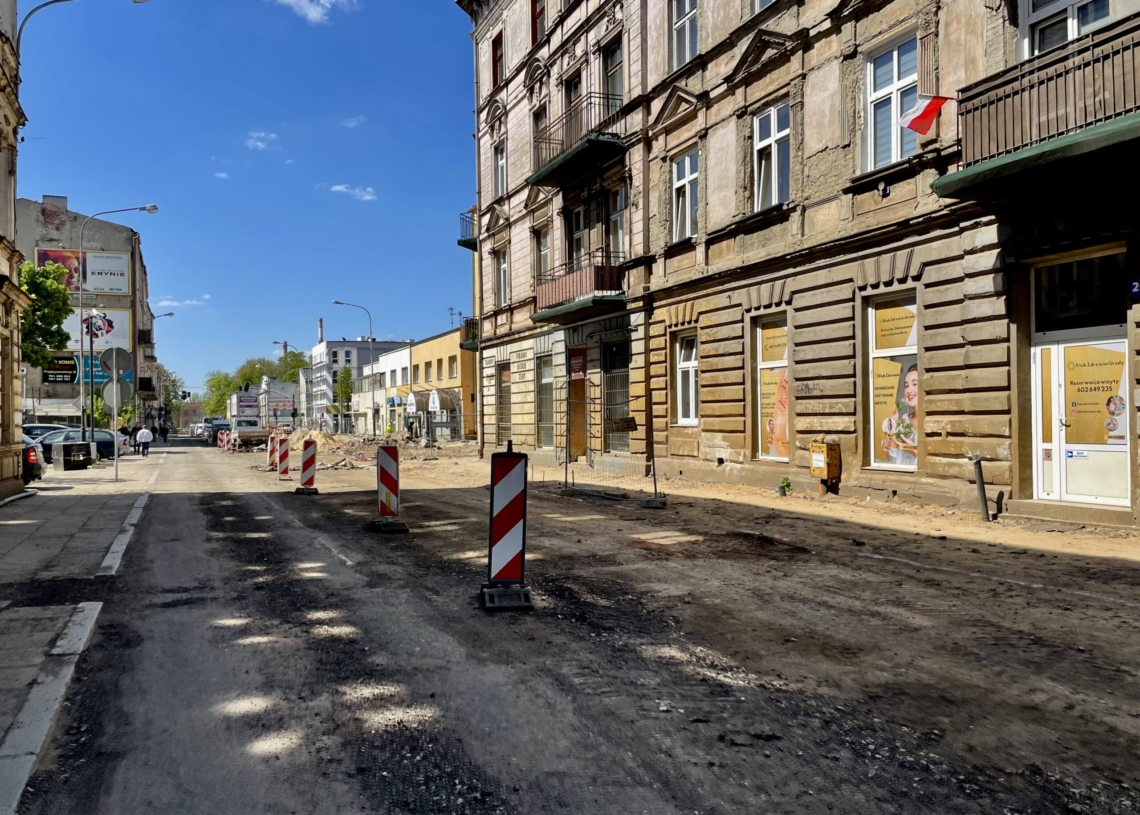 Mija miesiąc od rozpoczęcia modernizacji drugiej części Przybyszewskiego. Jak postępują prace? [ZDJĘCIA + WIDEO]
