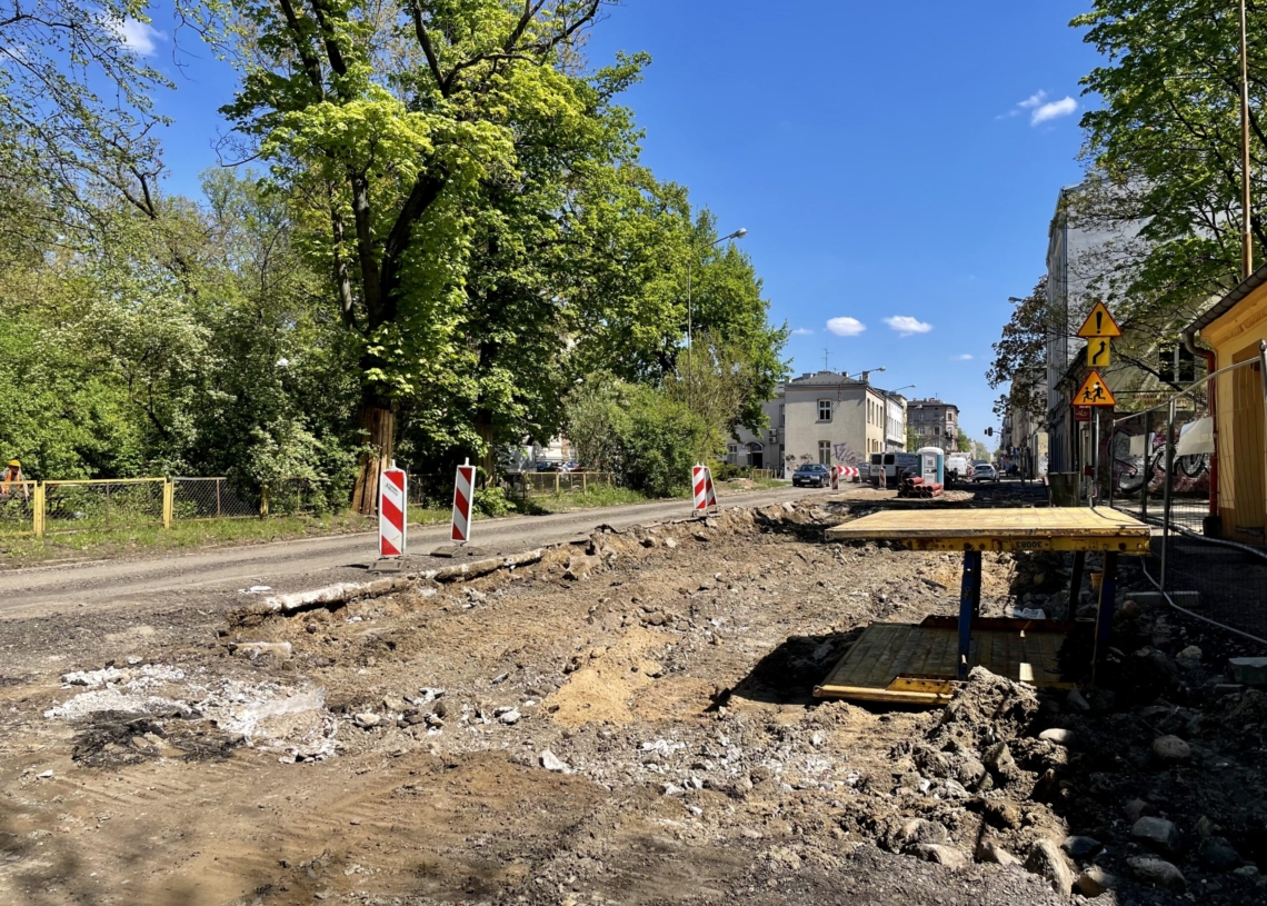 Mija miesiąc od rozpoczęcia modernizacji drugiej części Przybyszewskiego. Jak postępują prace? [ZDJĘCIA + WIDEO]