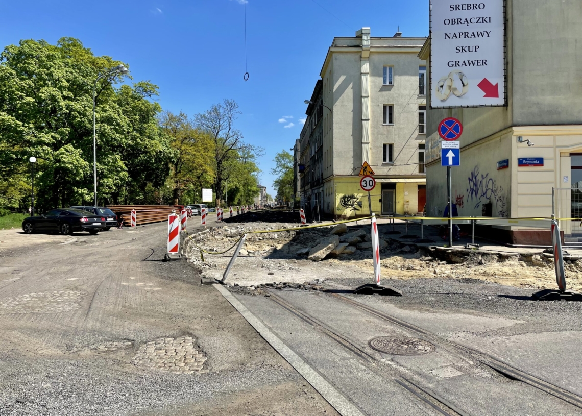 Mija miesiąc od rozpoczęcia modernizacji drugiej części Przybyszewskiego. Jak postępują prace? [ZDJĘCIA + WIDEO]