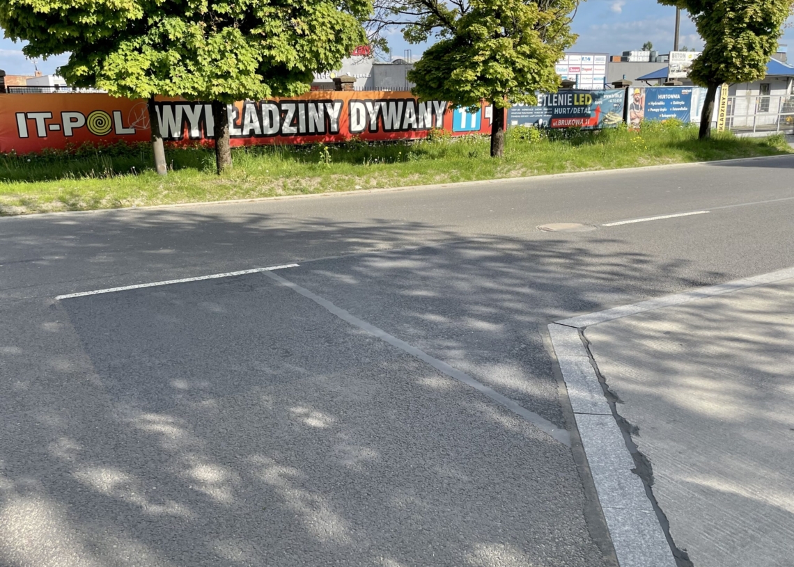Na dopiero co wyremontowanej Brukowej ostatnio łatano dziury. Czy to prace gwarancyjne? [ZDJĘCIA]