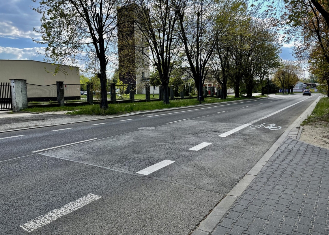 Na dopiero co wyremontowanej Brukowej ostatnio łatano dziury. Czy to prace gwarancyjne? [ZDJĘCIA]