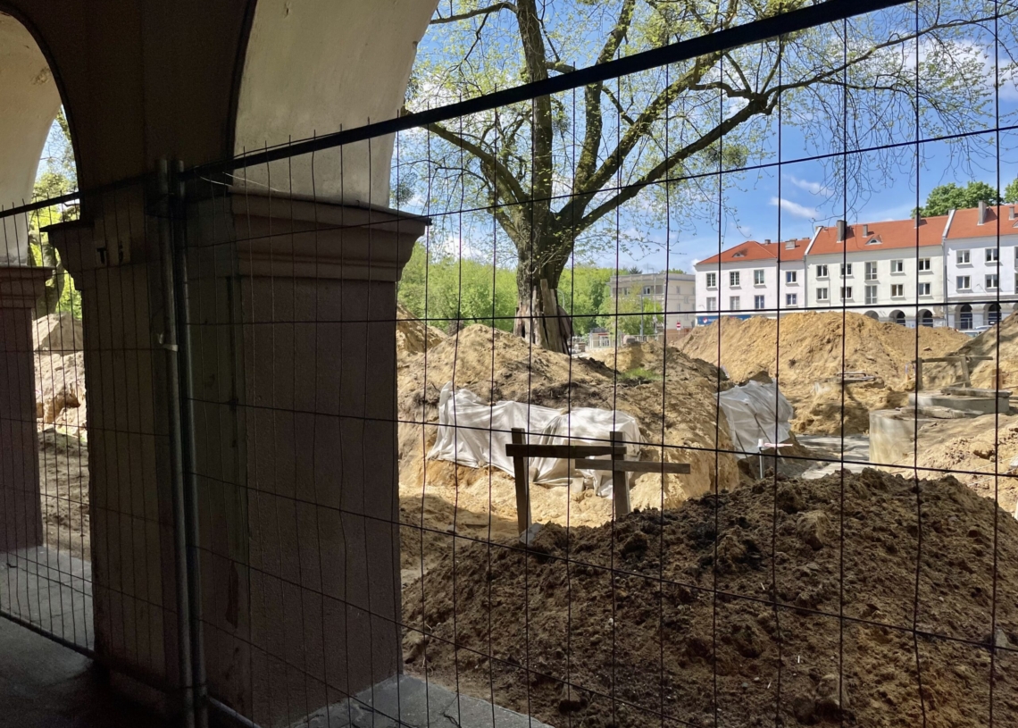 Modernizacja Starego Rynku. ZIM zapewnia, że prace przyspieszyły [ZDJĘCIA]