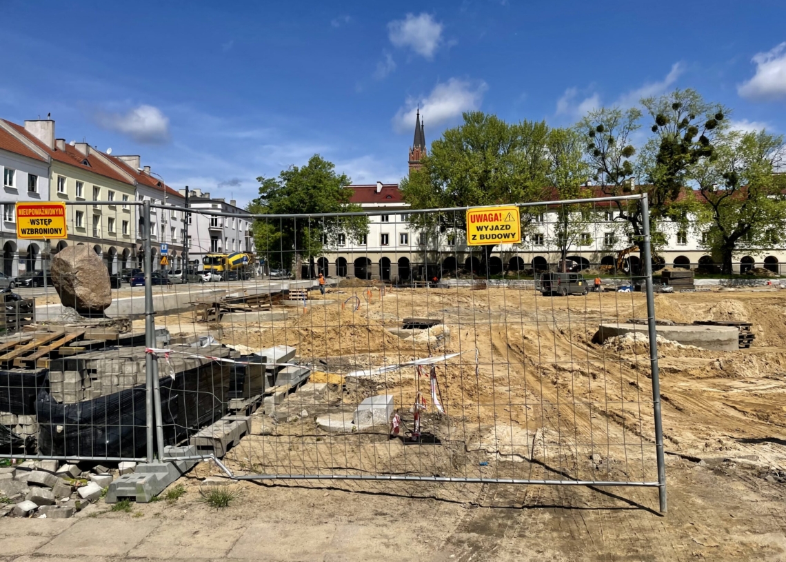 Modernizacja Starego Rynku. ZIM zapewnia, że prace przyspieszyły [ZDJĘCIA]
