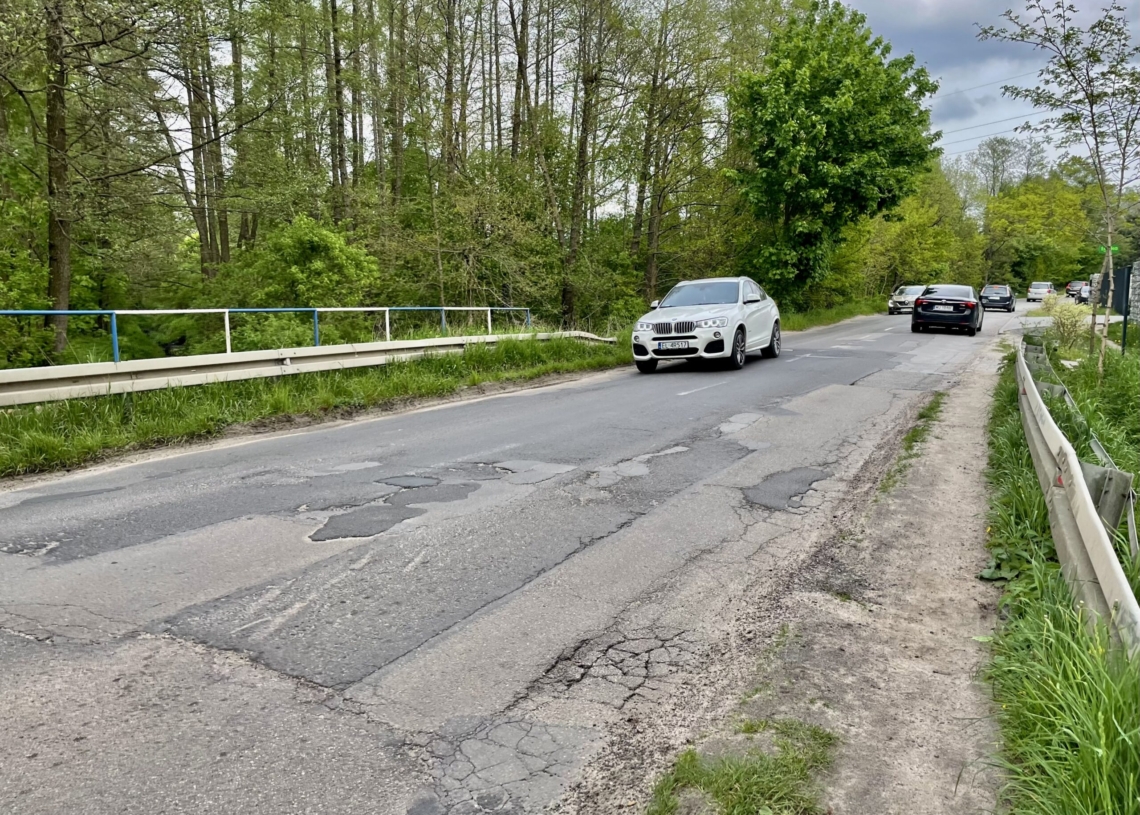 Cztery firmy chcą wybudować i przebudować drogi dojazdowe do S14, w tym Rąbieńską [ZDJĘCIA]