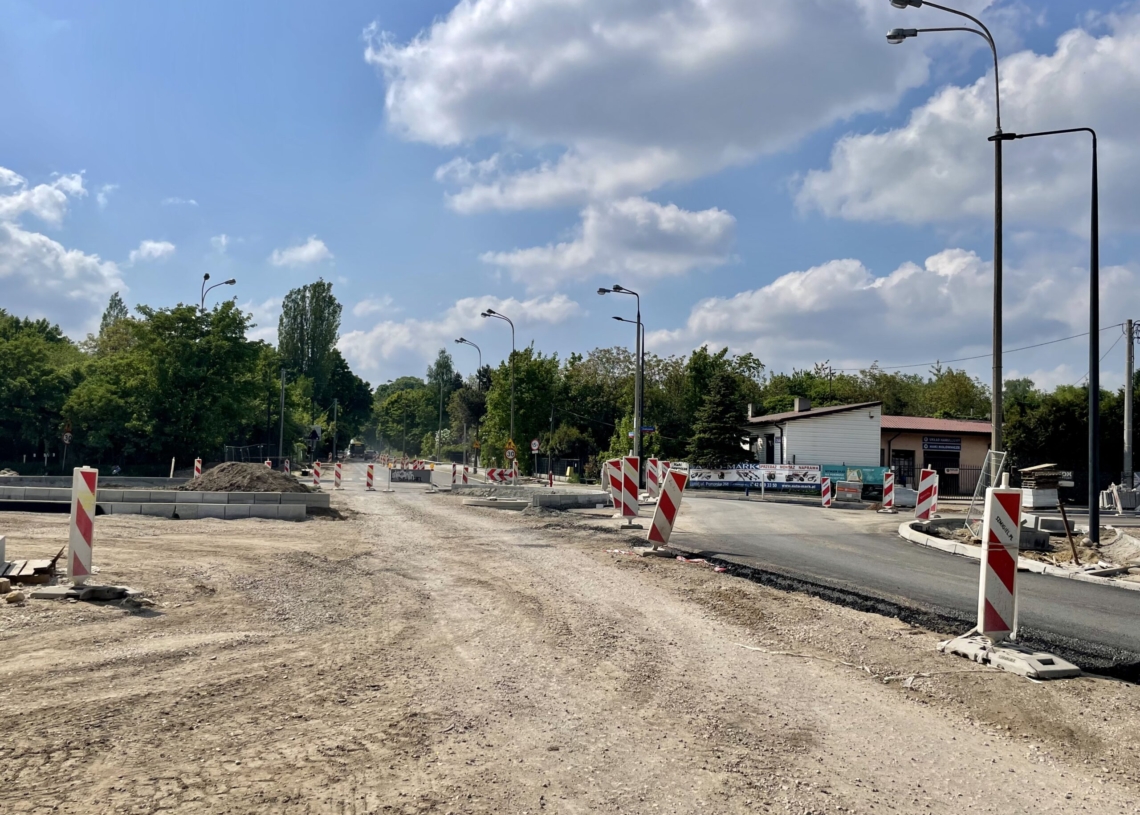 Jest już zarys ronda na Pomorskiej. Powstaje ono u zbiegu z Krokusową i Edwarda [ZDJĘCIA + WIDEO]