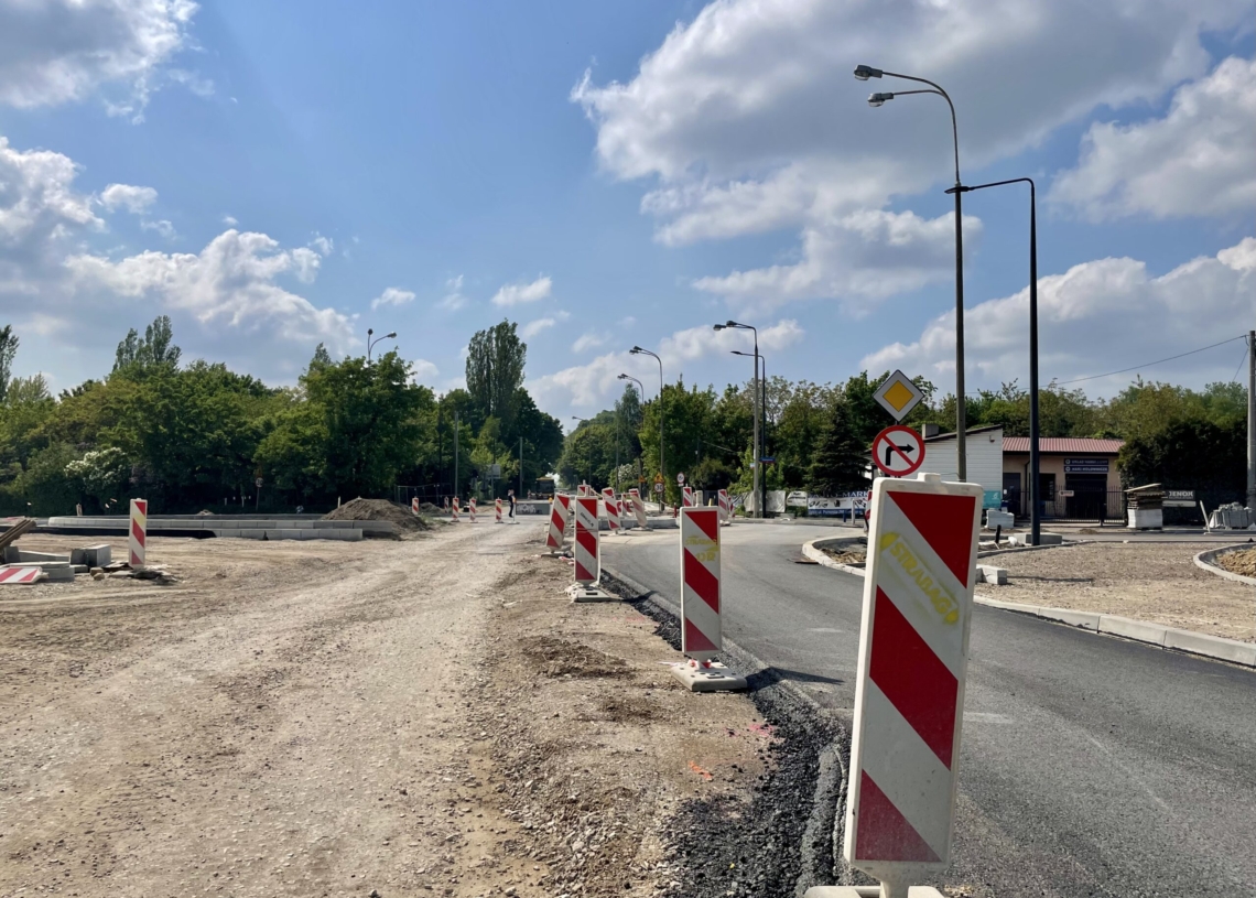 Jest już zarys ronda na Pomorskiej. Powstaje ono u zbiegu z Krokusową i Edwarda [ZDJĘCIA + WIDEO]