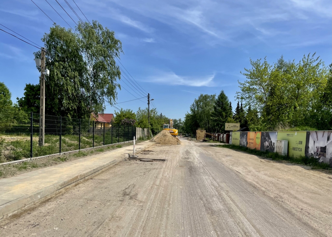 Mija 11 miesięcy od rozpoczęcia budowy kanalizacji na Młynku. Nadal dojazd do terenu rekreacyjnego jest utrudniony [ZDJĘCIA]