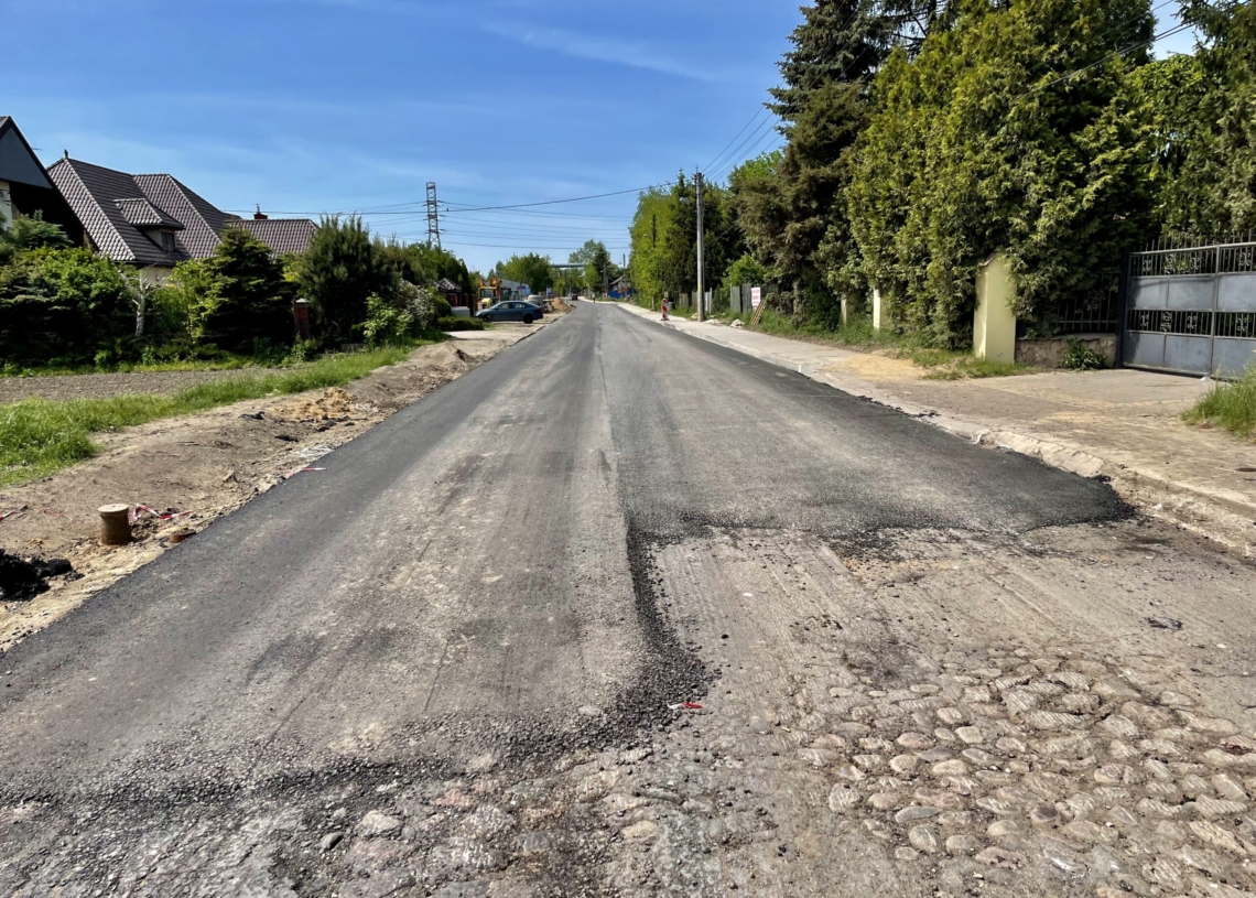 Mija 11 miesięcy od rozpoczęcia budowy kanalizacji na Młynku. Nadal dojazd do terenu rekreacyjnego jest utrudniony [ZDJĘCIA]