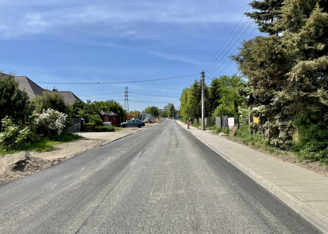 Mija 11 miesięcy od rozpoczęcia budowy kanalizacji na Młynku. Nadal dojazd do terenu rekreacyjnego jest utrudniony [ZDJĘCIA]