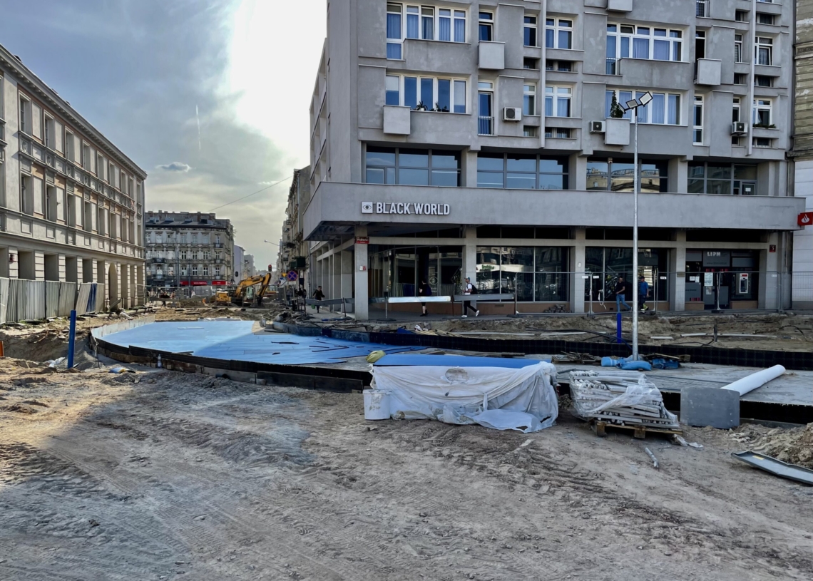 Przebudowa Placu Wolności. Coraz więcej betonu między wykopami [ZDJĘCIA + WIDEO]