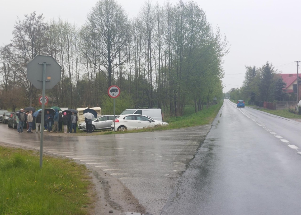 Mieszkańcy Brzeźnia walczą o budowę drogi pieszo-rowerowej