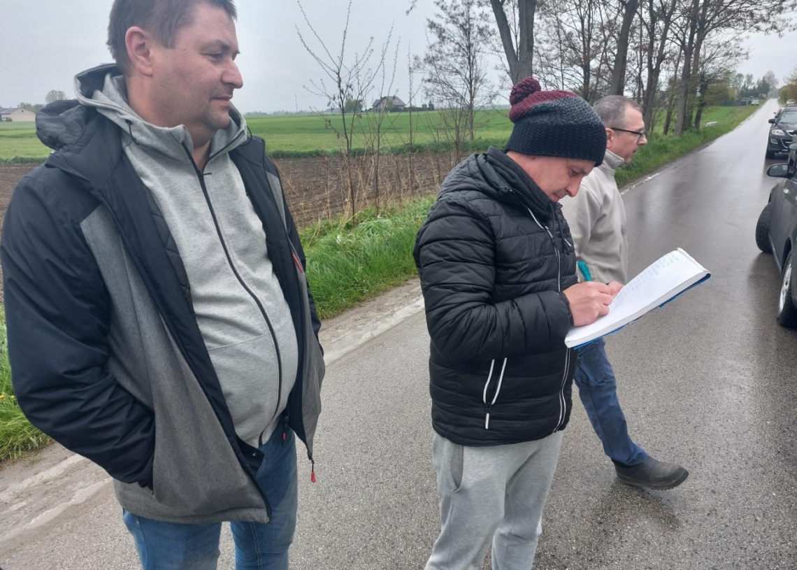 Mieszkańcy Brzeźnia walczą o budowę drogi pieszo-rowerowej