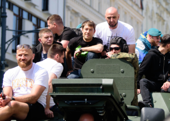 Parada pojazdów wojskowych na Piotrkowskiej