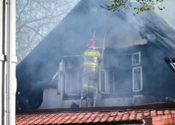 Pożar domu na Arkuszyńskiego w Pabianicach