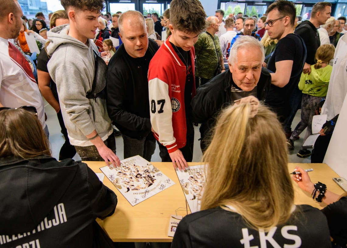 Łódzkie Wiewióry świętują z kibicami