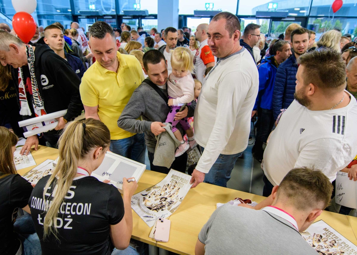 Łódzkie Wiewióry świętują z kibicami