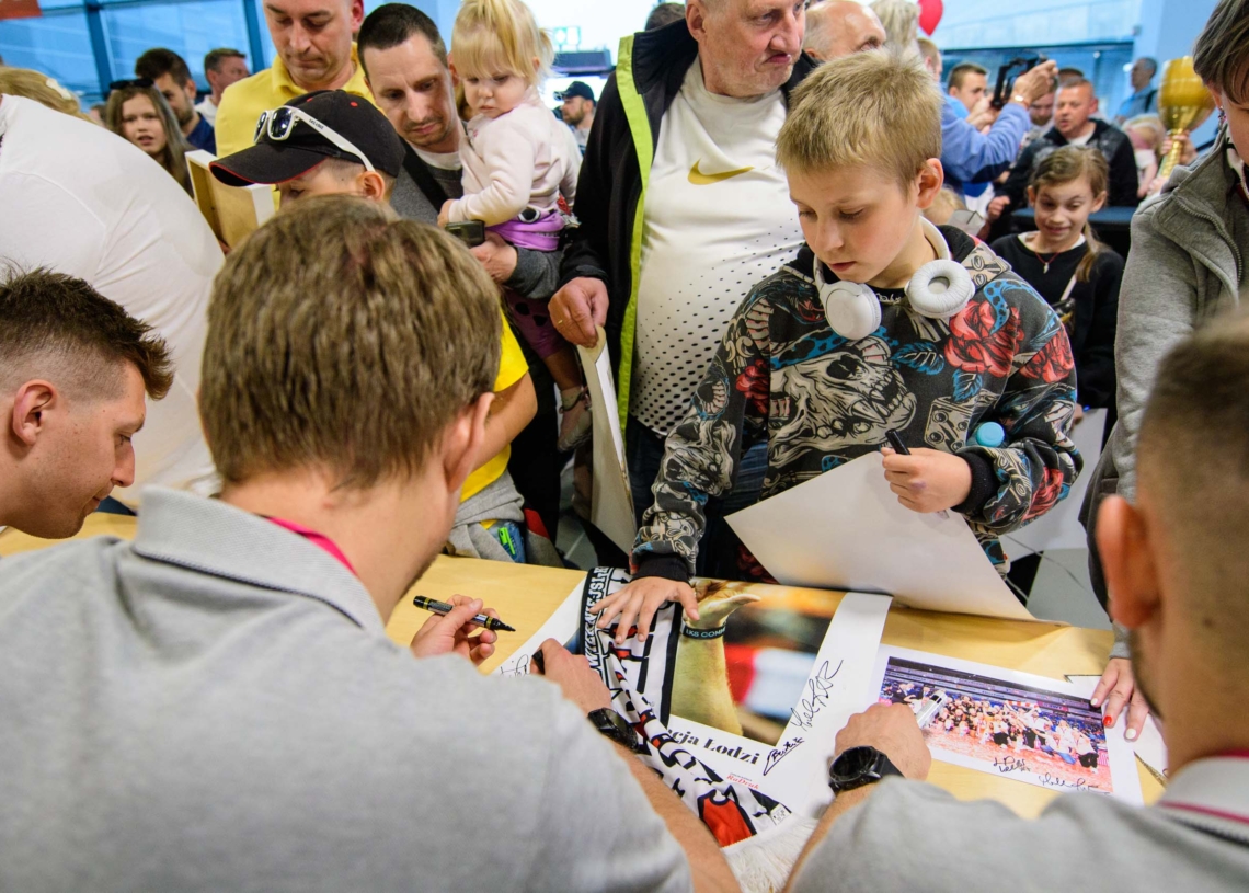 Łódzkie Wiewióry świętują z kibicami