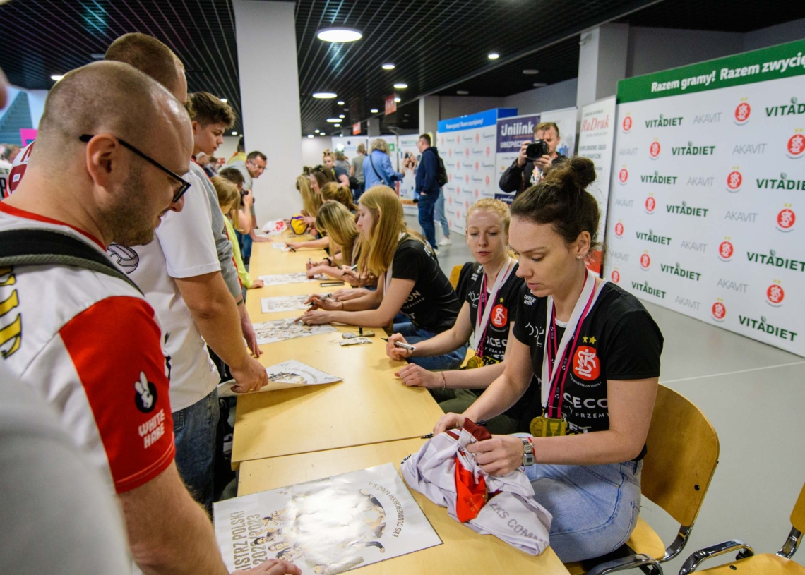 Łódzkie Wiewióry świętują z kibicami
