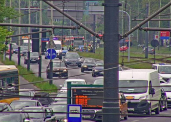 Kolizja 3 samochodów na Włókniarzy w Łodzi