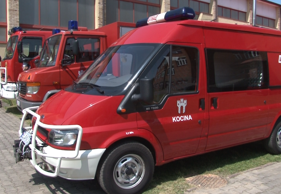 7 wozów dla strażaków z powiatu łaskiego