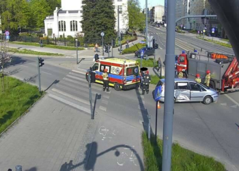 Zderzenie samochodów na Uniwersyteckiej w Łodzi