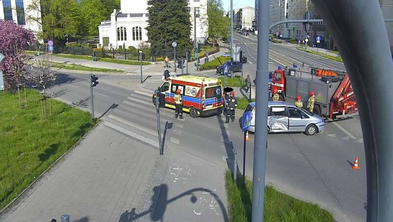 Zderzenie samochodów na Uniwersyteckiej w Łodzi