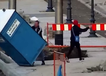 Superman z Pabianic przewrócił toaletę