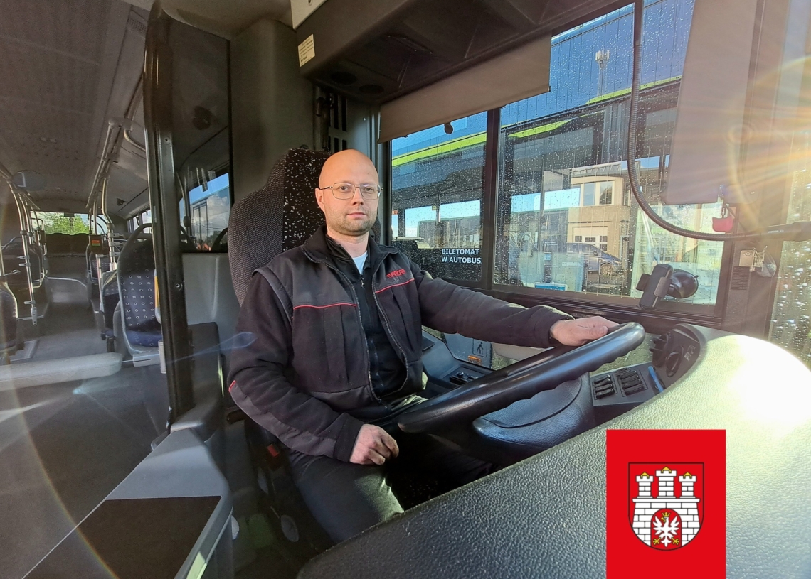 3-latek błąkał się po ulicach Zgierza. Dziecku pomógł kierowca autobusu 1 3-latek błąkał się po ulicach Zgierza. Dziecku pomógł kierowca autobusu