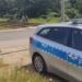 Samochód zawisł na torach w Koluszkach