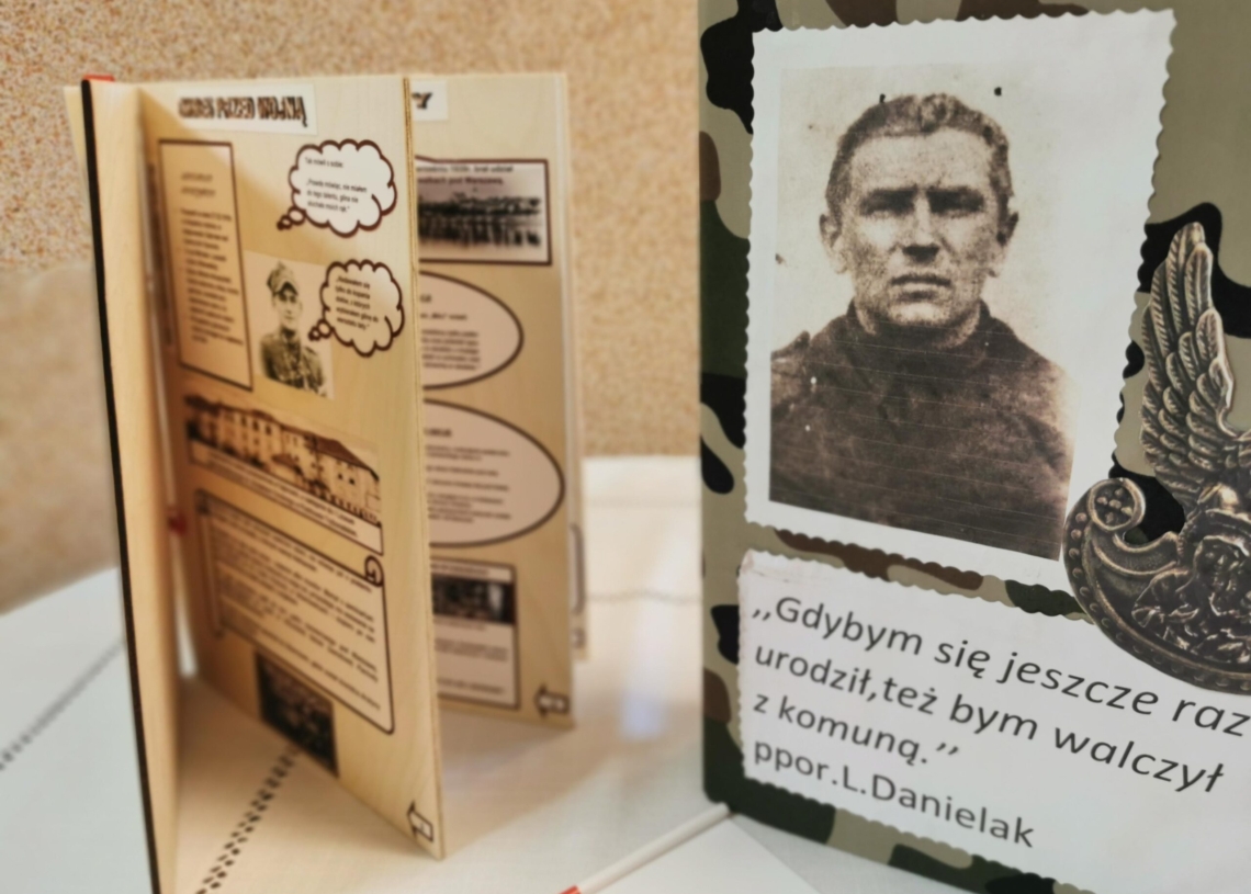 Sieradz: nagrodzono laureatów Wojewódzkiego Konkursu „Żołnierze Wyklęci – niezłomni obrońcy Rzeczypospolitej” [ZDJĘCIA]