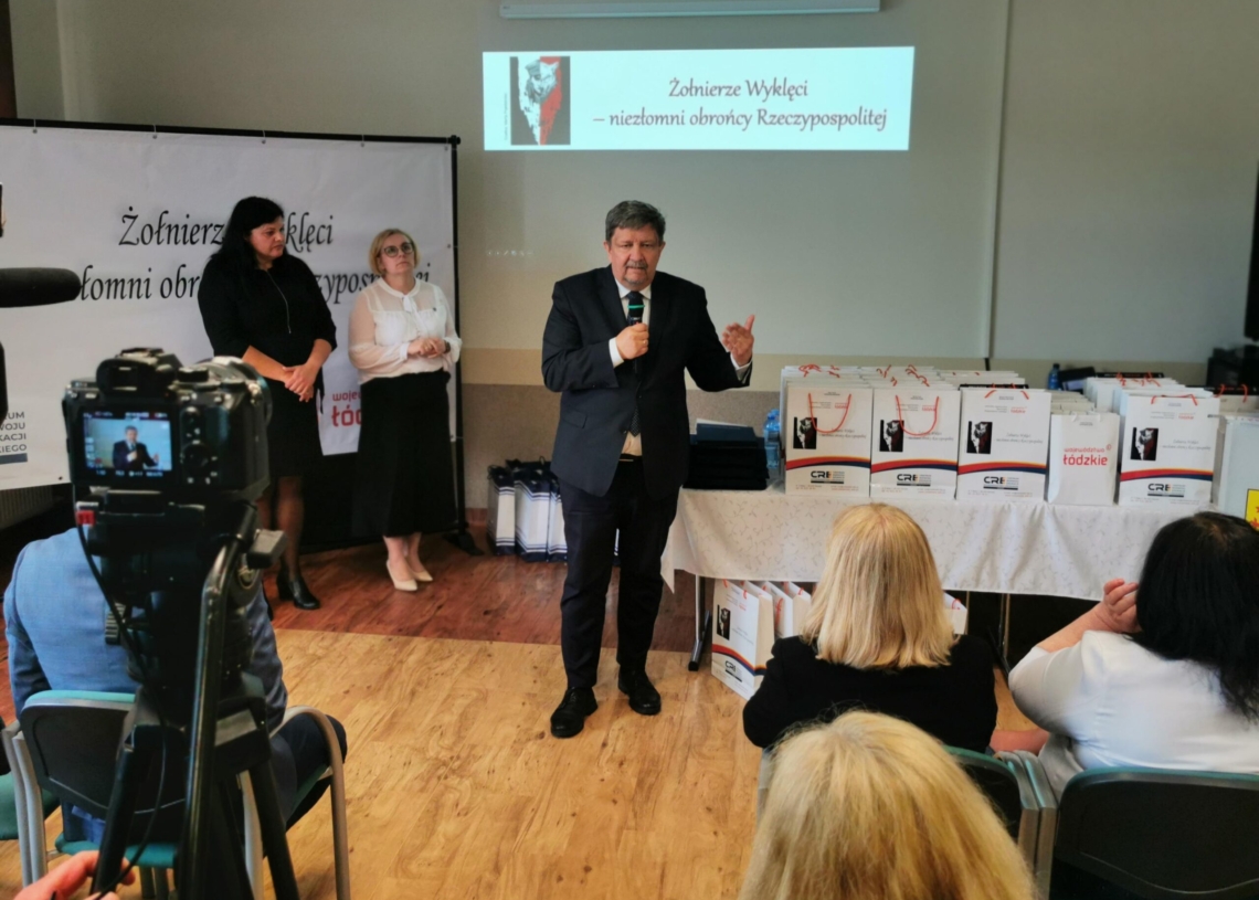 Sieradz: nagrodzono laureatów Wojewódzkiego Konkursu „Żołnierze Wyklęci – niezłomni obrońcy Rzeczypospolitej” [ZDJĘCIA]