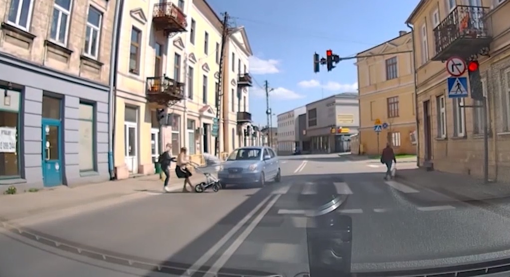 Piotrków Trybunalski. Nie ustąpiła pierwszeństwa matce z dzieckiem