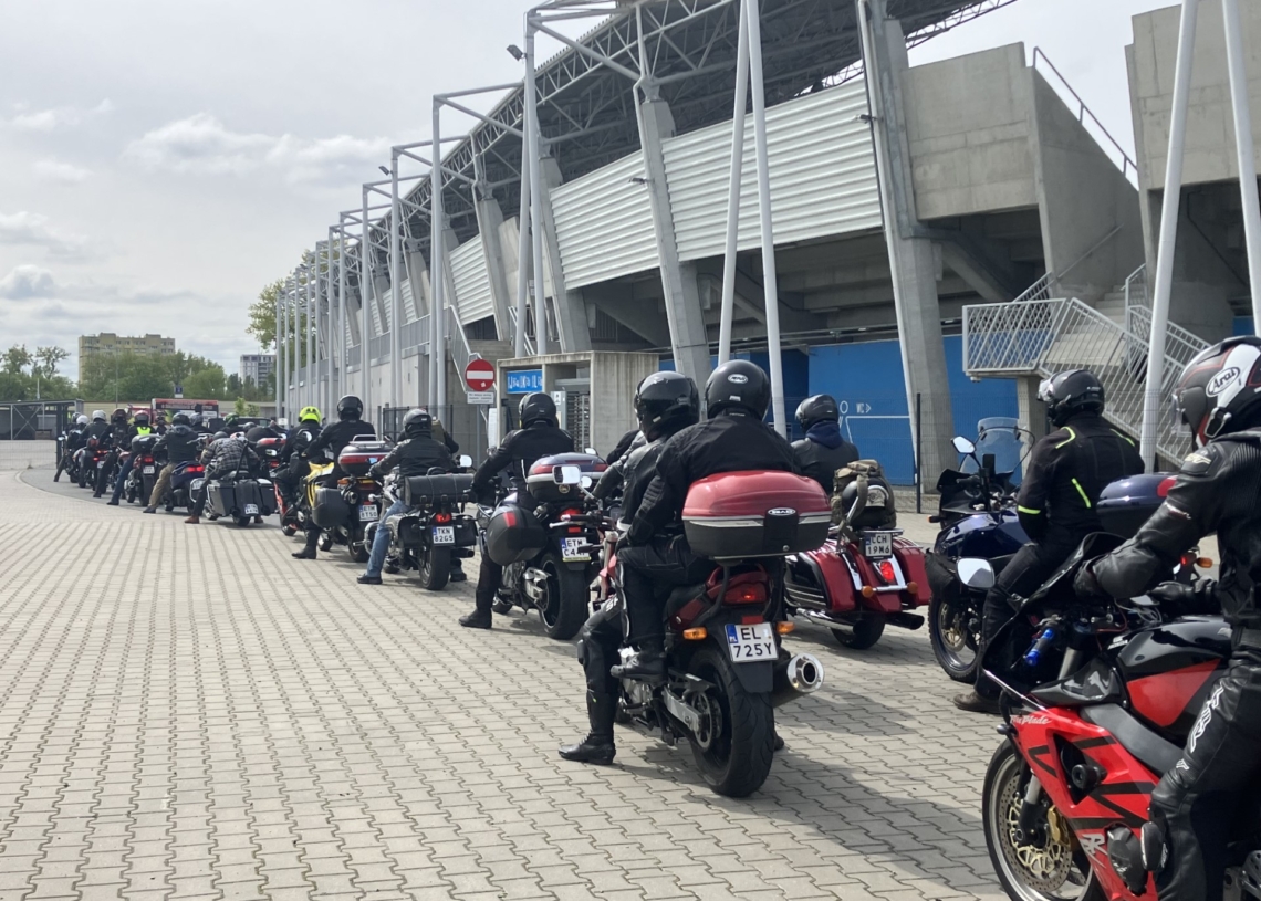 Rajd Motocyklowy Weteranów w Łodzi. 30 motocyklistów z województwa łódzkiego odwiedzi groby poległych kolegów