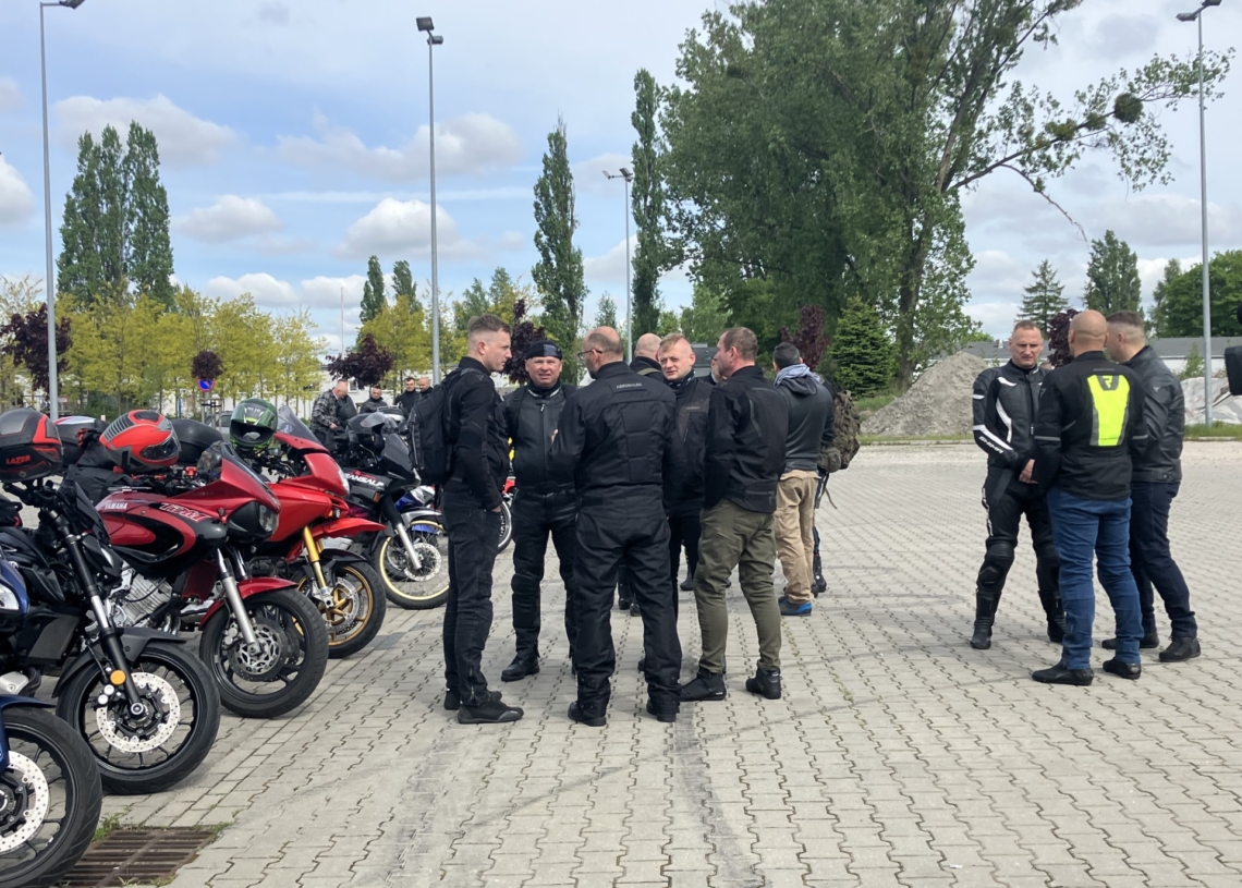 Rajd Motocyklowy Weteranów w Łodzi. 30 motocyklistów z województwa łódzkiego odwiedzi groby poległych kolegów