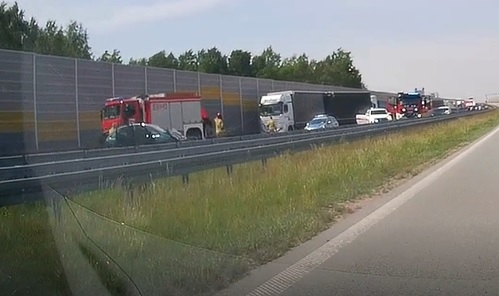 Rozbita osobówka na S8