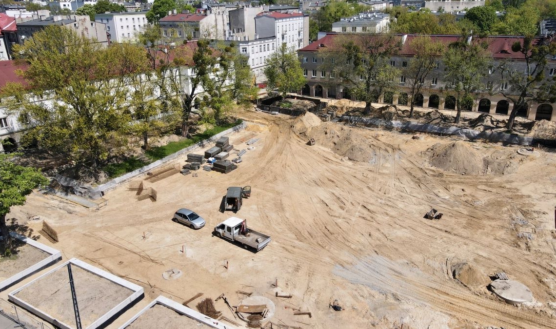 Modernizacja Starego Rynku. ZIM zapewnia, że prace przyspieszyły [ZDJĘCIA]